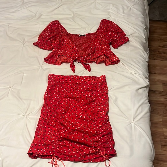 Red 2 piece set - Picture 1 of 6